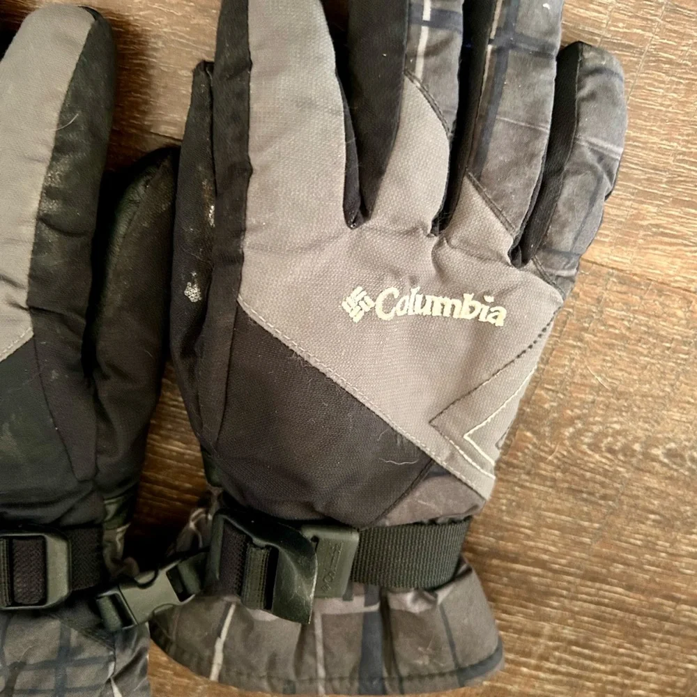 Columbia Black and Gray Insulated Ski Gloves - Size Youth Small